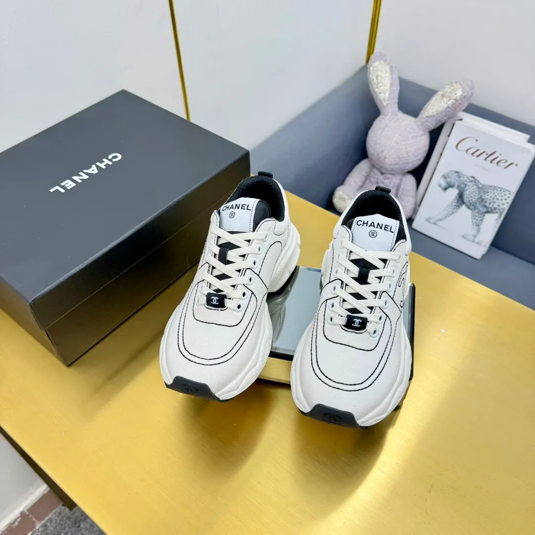 👟👟Ex-factory price 620👟👟 Upgraded version, upgraded version, upgraded version! No rebuttal accepted! ! ! ! Chanel Chanel dad shoes, couples' model for men and women - 2025 top casual sports shoes in the counter. This classic design; the upper is electro-embroidered with various techniques; ❷The inner lining is made of: original Yangli + net ❸The outsole is based on: the original TPU combination outsole. The full set of boutique packaging for women 35–41